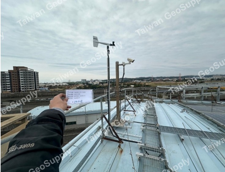 Seismometer and anemometer application photo