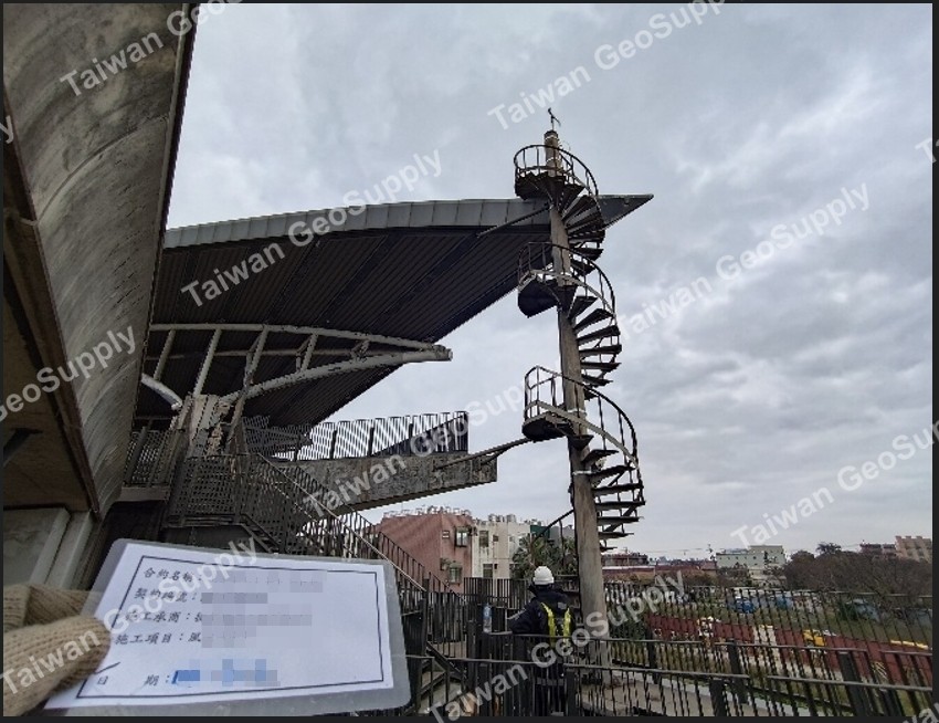 Seismometer and anemometer application photo
