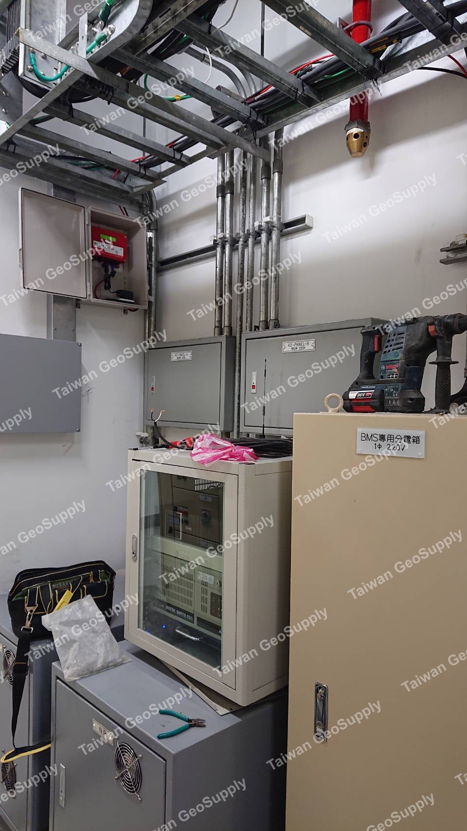 Seismometer and anemometer application photo